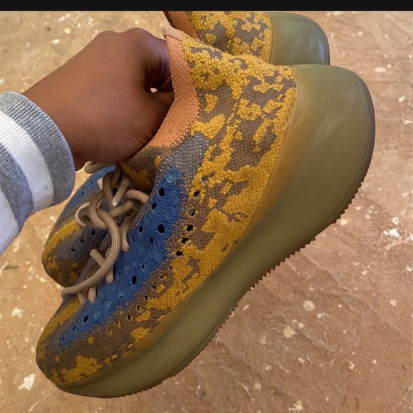 Yeezy 380 - Picture 5 of 5